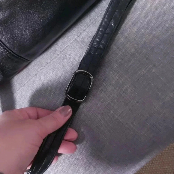Silver Rose | Vintage Retro Black  and Red Leather Shoulder Bag - Picture 10 of 16